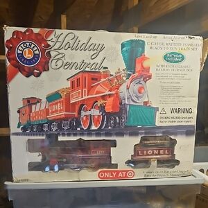 Lionel Holiday Central Train Set - Red and Green